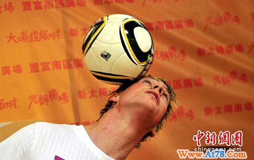 图：健力士花式控球王在香港表演