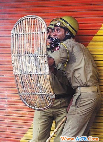 再看孟买袭击中的印度军警(组图)