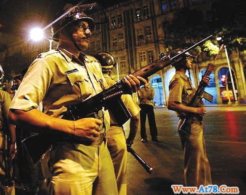 再看孟买袭击中的印度军警(组图)