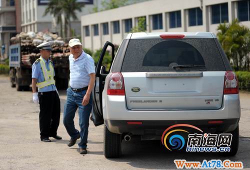 海南东线高速违章现象多 交警加强巡逻(组图)