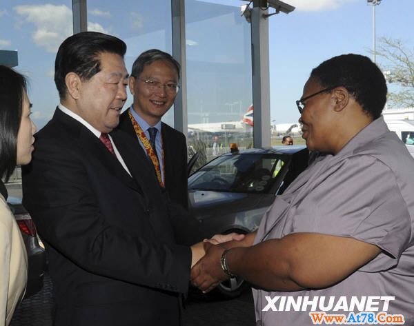 贾庆林抵达开普敦开始对南非进行正式友好访问(组图)