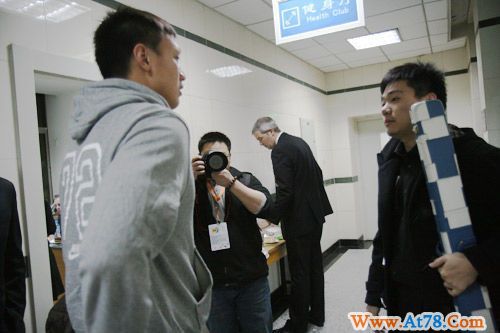 丁俊晖生日迎特殊客人 张琳现场观赛送真挚祝福(图)