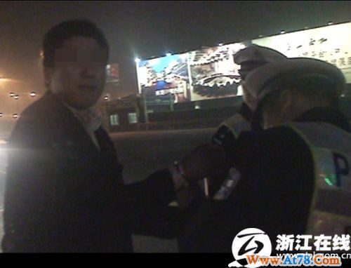 “全国高速首例酒驾被扣12分”竟是宁波车(组图)