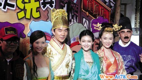 古装电影《龙凤店》开机发布会 三女人一台戏(组图)