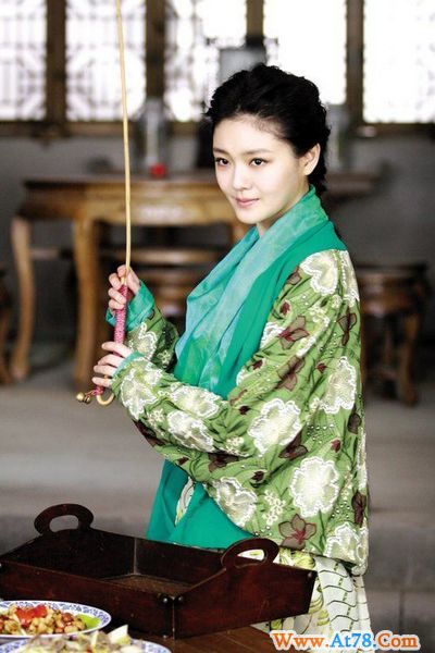 古装电影《龙凤店》开机发布会 三女人一台戏(组图)