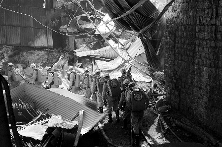 伊川矿难矿工亲历:工友横七竖八躺巷道生死不明