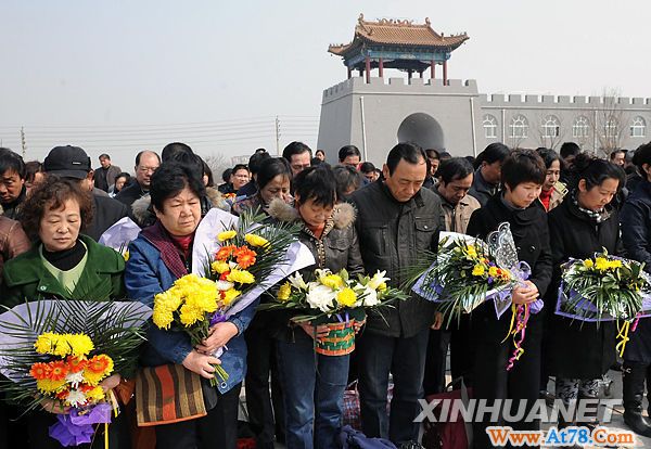 清明祭扫 花寄哀思