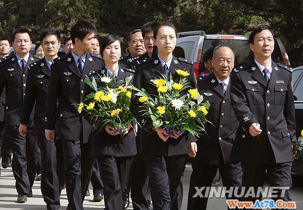 清明祭扫 花寄哀思