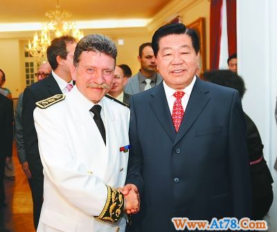 贾庆林会见法属留尼汪省长拉朗德