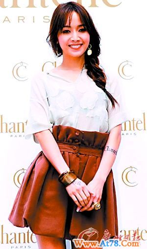 杨澜周涛敬一丹曾子墨 女主播爱嫁财经精英