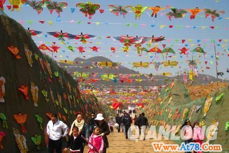 雁栖风筝节开幕 不夜谷宛若风筝世界(多图)