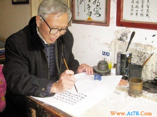 广东退休工人六年抄完四大名著 慢性病有好转 (2)(图)