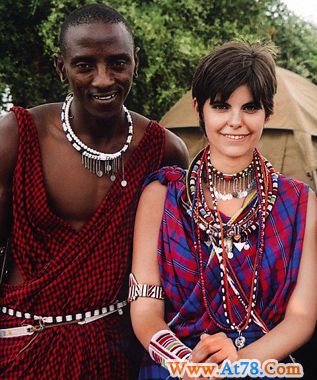 英国中产女走进非洲 弃优越生活下嫁土著战士(图)