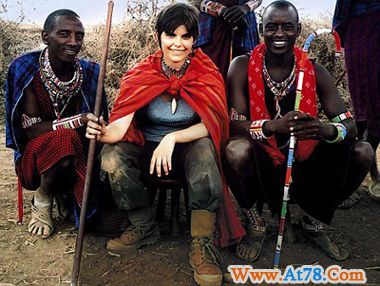 英国中产女走进非洲 弃优越生活下嫁土著战士(图)