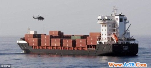 荷兰士兵实施机降制服劫持货轮海盗(组图)