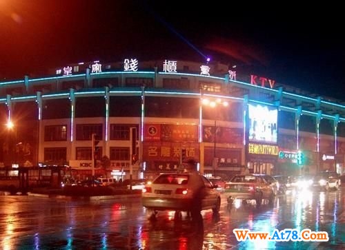 湖南郴州皇家钱柜自称最牛保安挑断顾客手筋