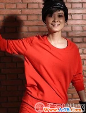 粉丝互掐 李宇春张靓颖争内地乐坛“一姐”？