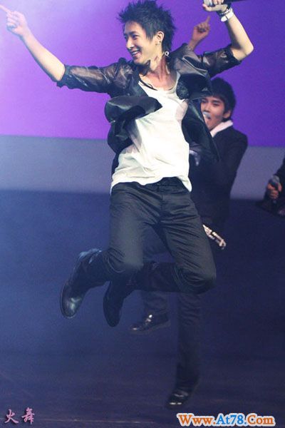 韩庚将开场风云榜十年盛典 独舞致敬杰克逊图