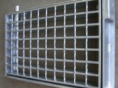 机器压焊钢格栅板、踏步板、钢格网