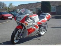 出售进口雅马哈 TZR250摩托车 特价:¥2500元 出售进口雅马哈 TZR250摩托车 特价:¥2500元