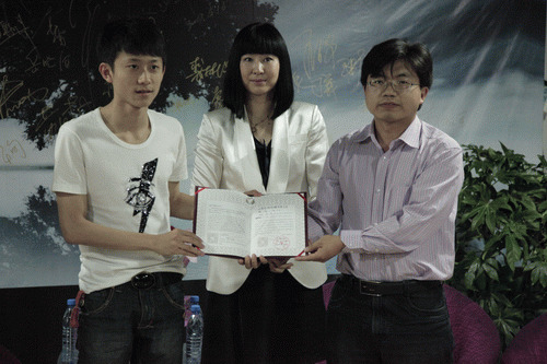 张一山18岁生日守承诺带领粉丝做公益