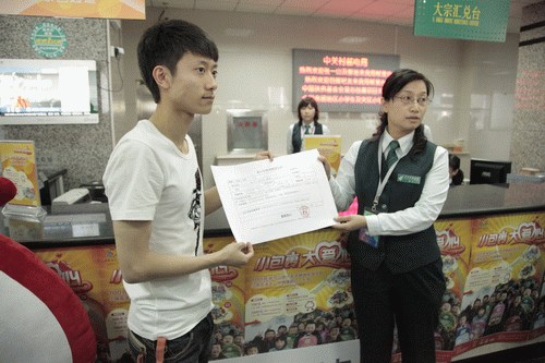 张一山18岁生日守承诺带领粉丝做公益