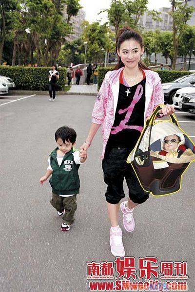 张柏芝玩忽悠母亲节没生网友为幼子取名Focus