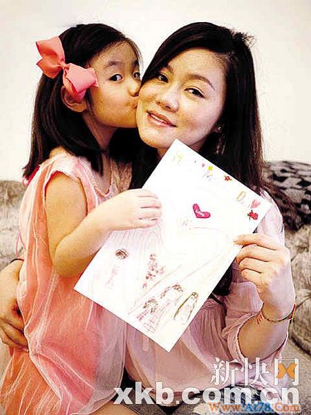 母亲节星妈晒幸福狄波拉赞柏芝钟镇涛女儿催婚