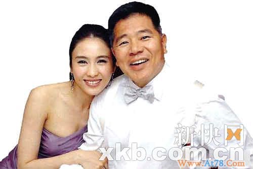 黎姿怀龙凤胎欲再生豪花20万5人陪剖腹产(图)