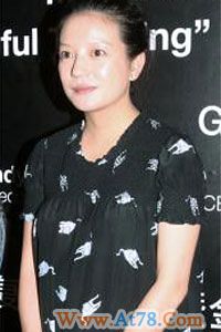 赵薇首次以妈妈身份过节谈产后大计急于毕业