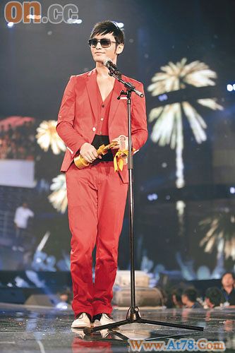 赵薇首次以妈妈身份过节谈产后大计急于毕业