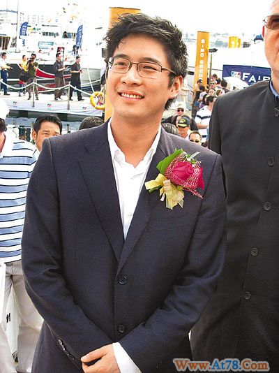 霍启山备礼物送母亲朱玲玲闭口不谈感情生活