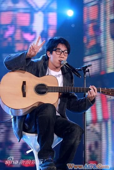 房祖名要让母亲骄傲薛凯琪礼物令妈妈落泪(图)