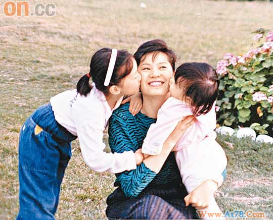 汪诗诗与母亲如姐妹花少时曾被严母体罚(组图)