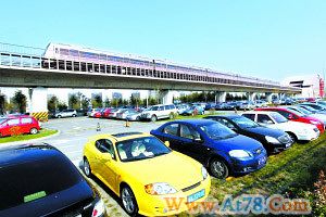 北京自驾车换乘轨道交通出行遭遇停车难(组图)