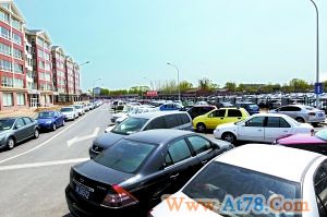 北京自驾车换乘轨道交通出行遭遇停车难(组图)