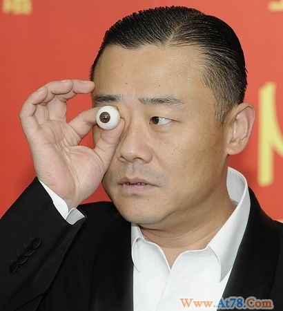 周立波现身杜莎夫人蜡像馆笑称要用蜡像当遗像