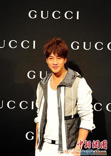 何润东张静初郑州为奢侈品品牌走秀(图)