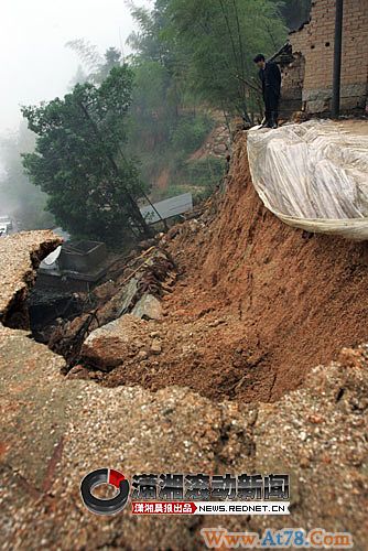 湖南一天发布17个暴雨预警可能有地质灾害(图)