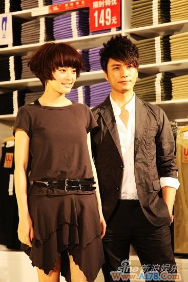 陈坤新加坡满月酒归来称赵薇母女安好(组图)