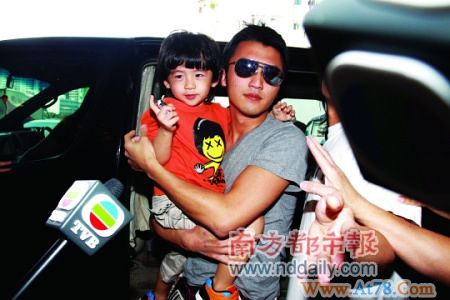 谢贤谈二孙：他很漂亮鼻子是我们谢家的鼻子