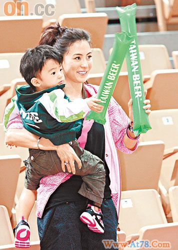 谢贤大曝张柏芝分娩过程希望儿媳一直生(图)