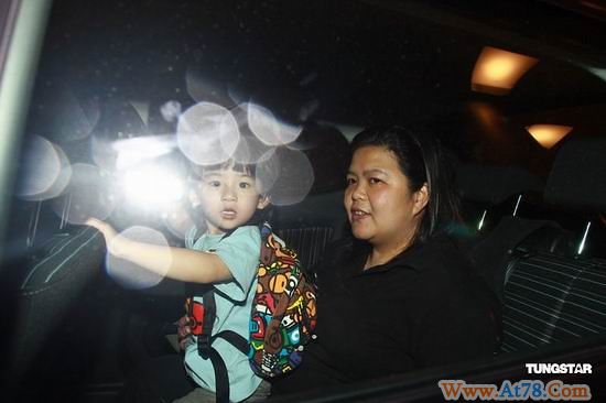 张柏芝产后亲属先后离开谢霆锋仍留院看护(图)