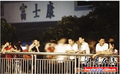 富士康九连跳调查：员工已采取跳舞等方式自救