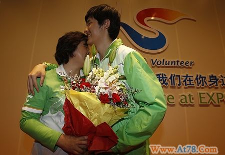 上海世博园首批6000余名志愿者离岗(组图)