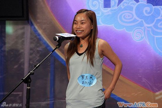 “凤姐”现身“中国达人秀”遭人扔鸡蛋(图)