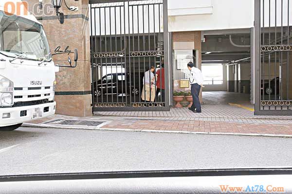 张柏芝疑似已出院医院门外不见亲人探访