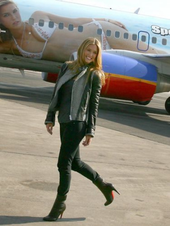 名模芭儿-拉法莉因违规携带iPad被罚款