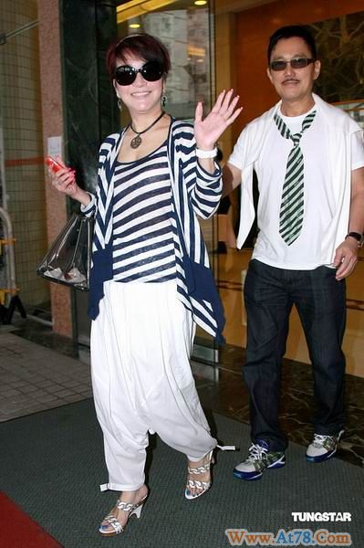 狄波拉煲汤探望张柏芝谢霆锋次子照片今日公布