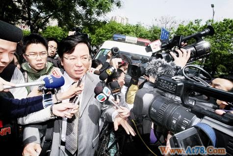 黄光裕律师称判决比预想重家属情绪激动(图)